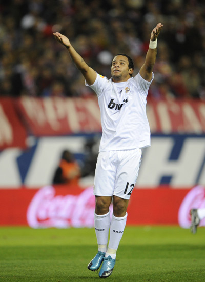 CRISP 变成了牛肉礼盒， Hope 表现完美， Anyone's Legend 以 11 分赢得了第一局